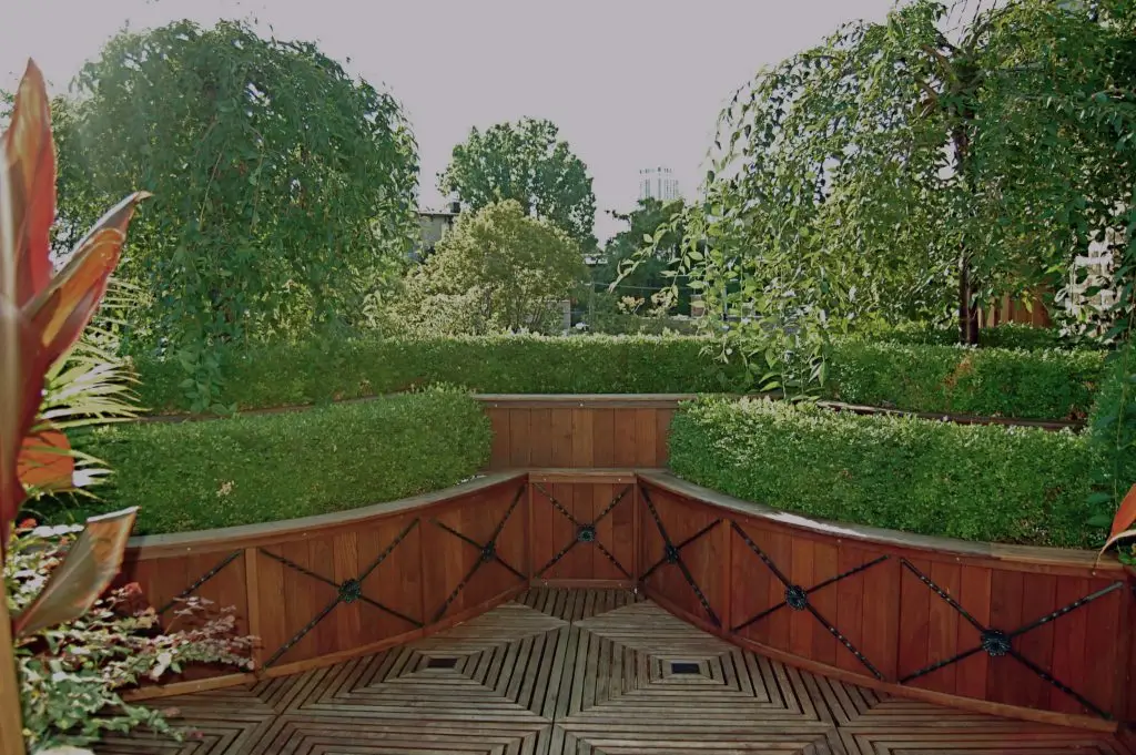 Green Rooftop Designs provide visual interest and expand outdoor living for Chicago residents.