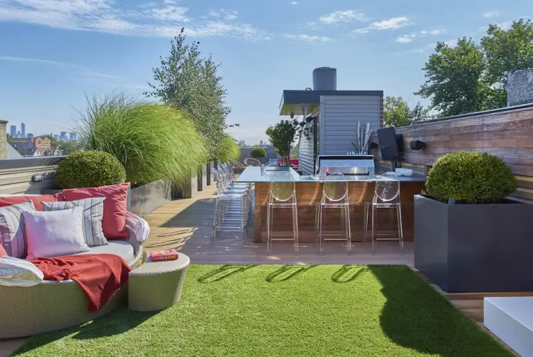 Sophisticated Family Retreat - Chicago Roof Deck Project