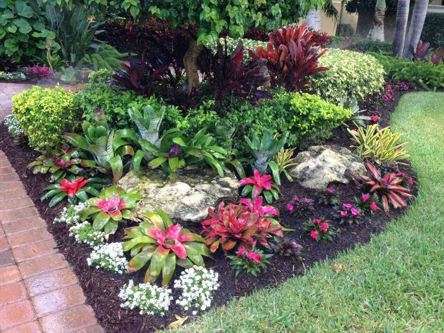 Florida Landscaping Ideas For Front Of House We Ve Search High And